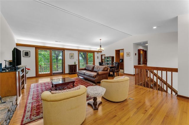1000 E Oaks Manor Drive, Fayetteville, AR 72703