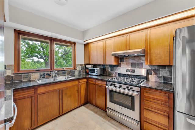 1000 E Oaks Manor Drive, Fayetteville, AR 72703