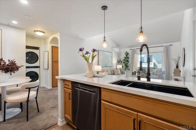 5404 Balboa Arms Dr 469, San Diego, CA 92117