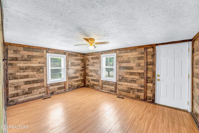 1013 E Drive, Knoxville, TN 37920