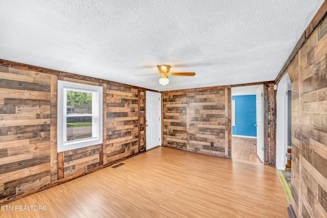 1013 E Drive, Knoxville, TN 37920