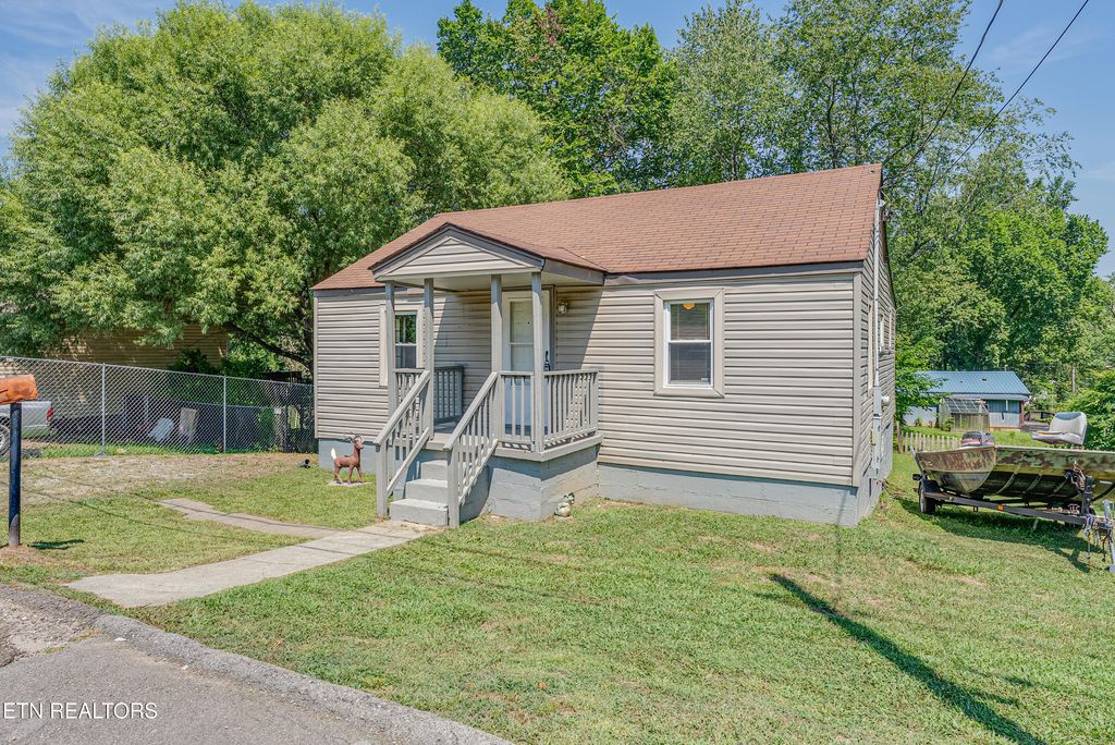 1013 E Drive, Knoxville, TN 37920