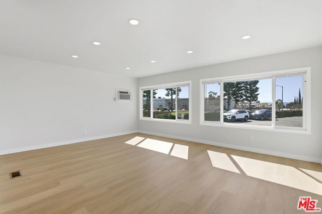 8901 Eton Avenue 61, Canoga Park (los Angeles), CA 91304