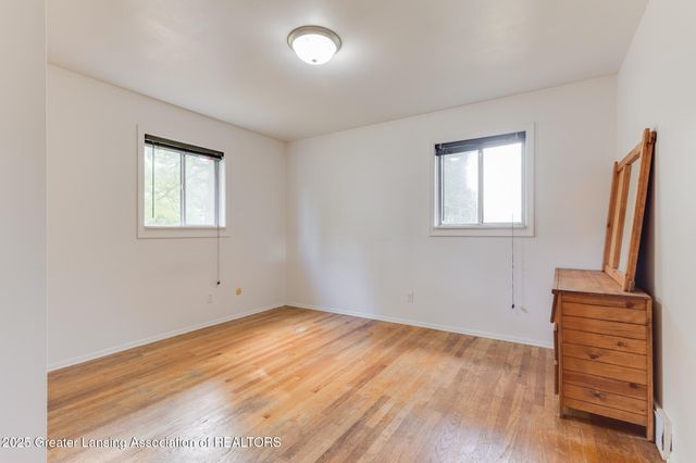 2039 Holly Way, Lansing, MI 48910