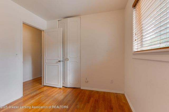 2039 Holly Way, Lansing, MI 48910