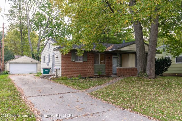2039 Holly Way, Lansing, MI 48910