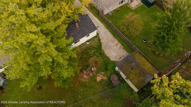 2039 Holly Way, Lansing, MI 48910