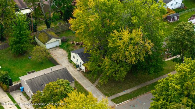 2039 Holly Way, Lansing, MI 48910