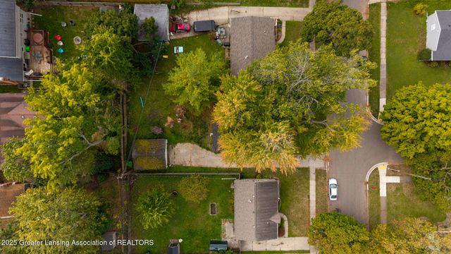 2039 Holly Way, Lansing, MI 48910