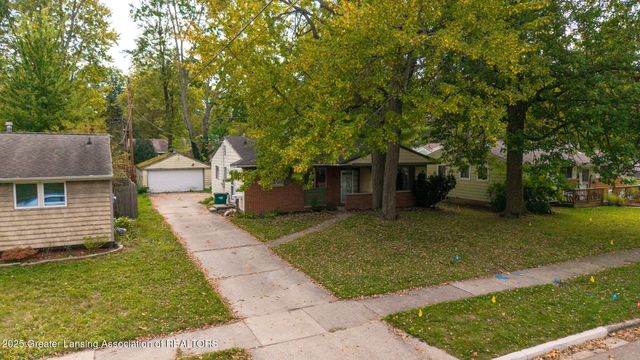 2039 Holly Way, Lansing, MI 48910