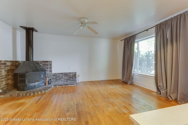 2039 Holly Way, Lansing, MI 48910