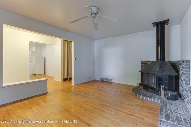 2039 Holly Way, Lansing, MI 48910