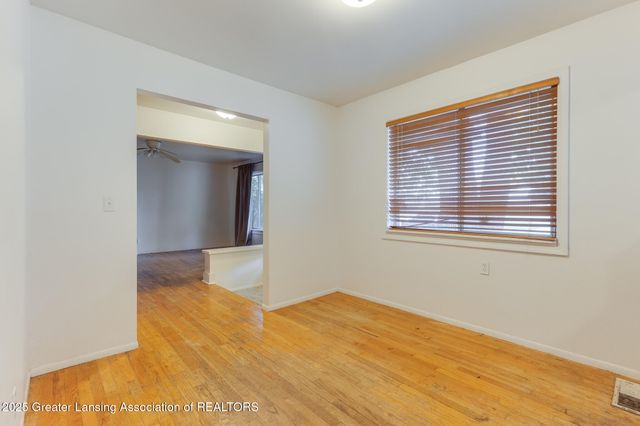 2039 Holly Way, Lansing, MI 48910