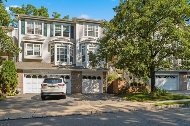 47 Lambiance Ct, Highland Park Boro, NJ 08904