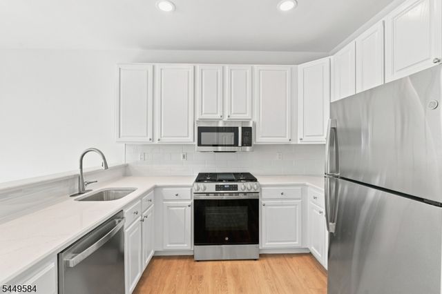 47 Lambiance Ct, Highland Park Boro, NJ 08904
