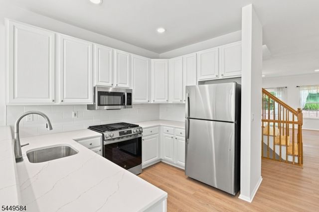 47 Lambiance Ct, Highland Park Boro, NJ 08904