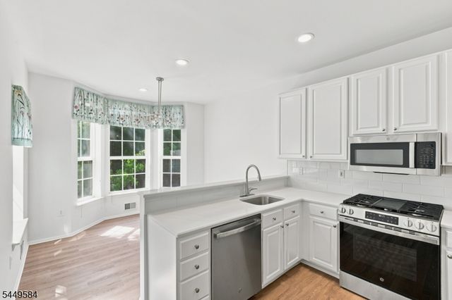 47 Lambiance Ct, Highland Park Boro, NJ 08904