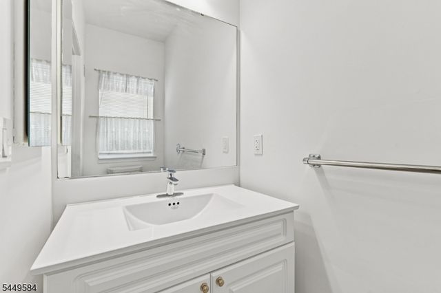47 Lambiance Ct, Highland Park Boro, NJ 08904