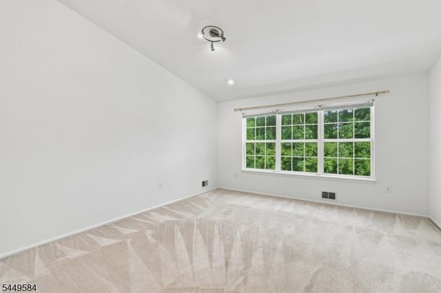 47 Lambiance Ct, Highland Park Boro, NJ 08904