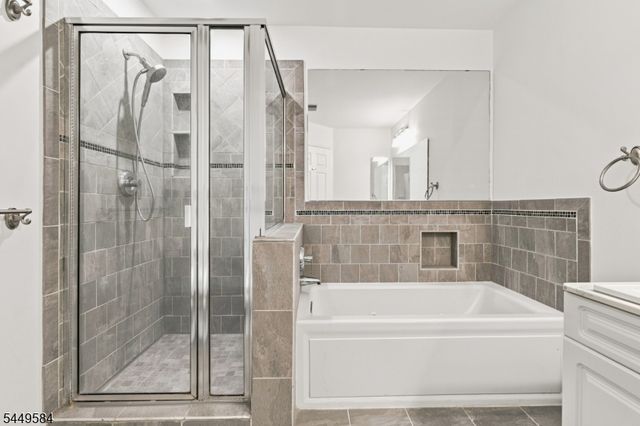 47 Lambiance Ct, Highland Park Boro, NJ 08904