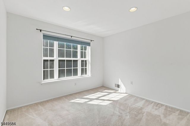 47 Lambiance Ct, Highland Park Boro, NJ 08904