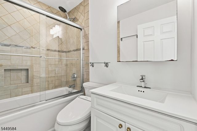 47 Lambiance Ct, Highland Park Boro, NJ 08904