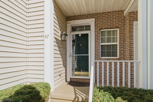 47 Lambiance Ct, Highland Park Boro, NJ 08904