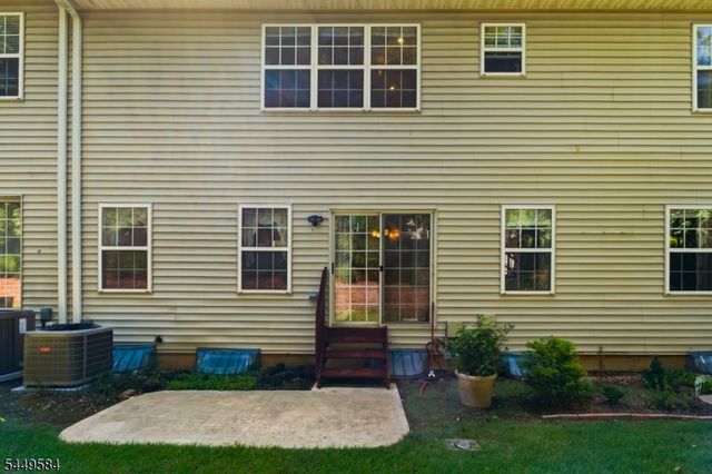 47 Lambiance Ct, Highland Park Boro, NJ 08904