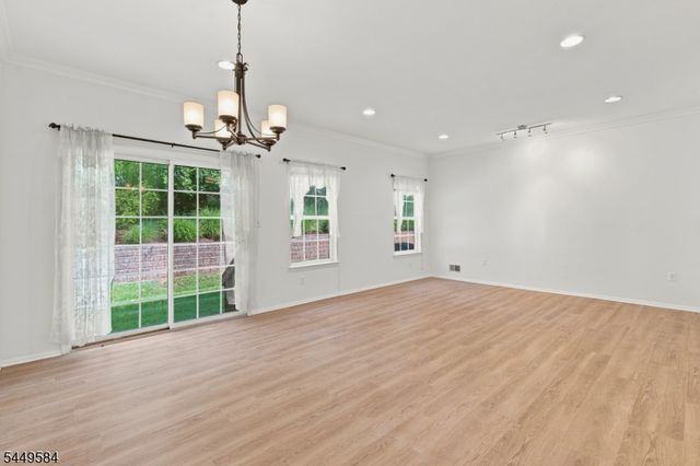 47 Lambiance Ct, Highland Park Boro, NJ 08904