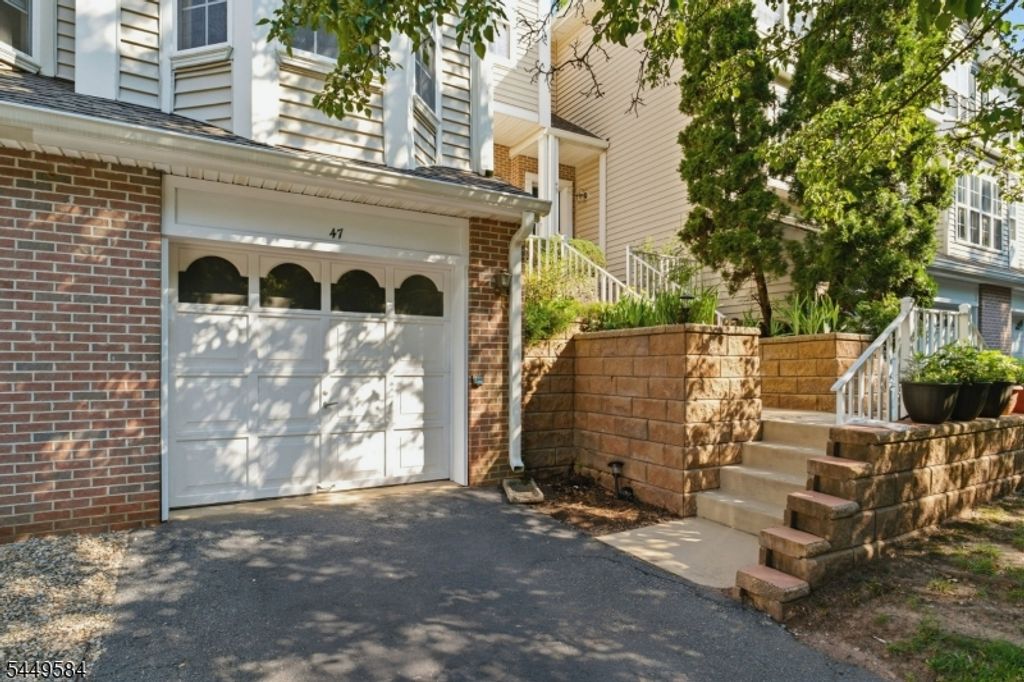 47 Lambiance Ct, Highland Park Boro, NJ 08904