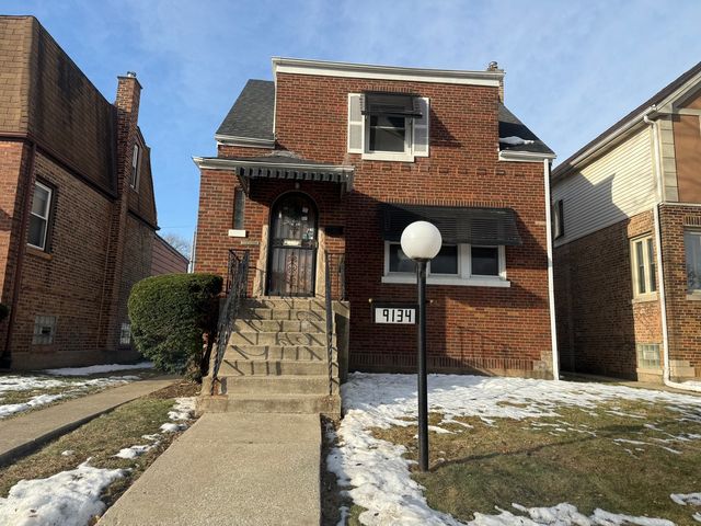 9134 S paxton Avenue, Chicago, IL 60617