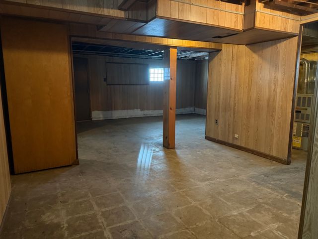 9134 S paxton Avenue, Chicago, IL 60617