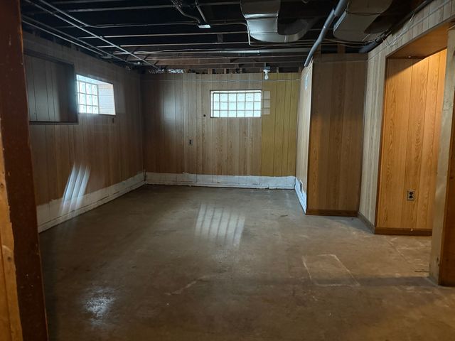 9134 S paxton Avenue, Chicago, IL 60617