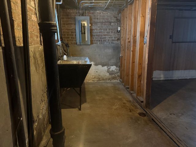 9134 S paxton Avenue, Chicago, IL 60617