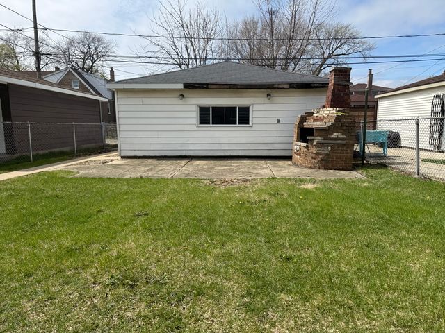 9134 S paxton Avenue, Chicago, IL 60617