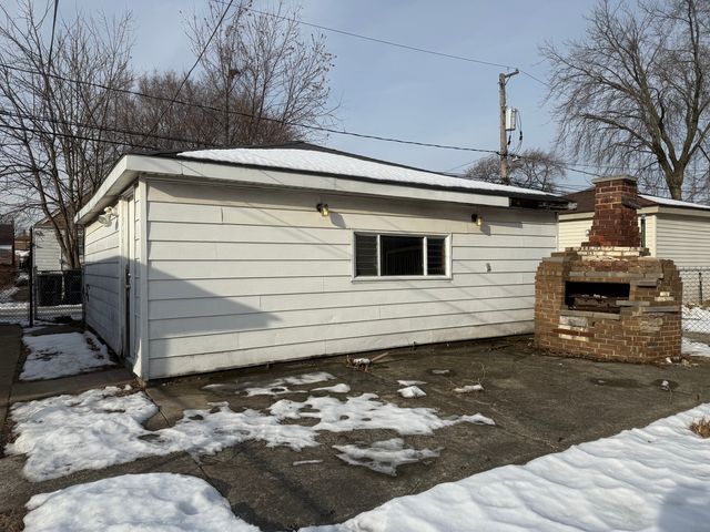 9134 S paxton Avenue, Chicago, IL 60617