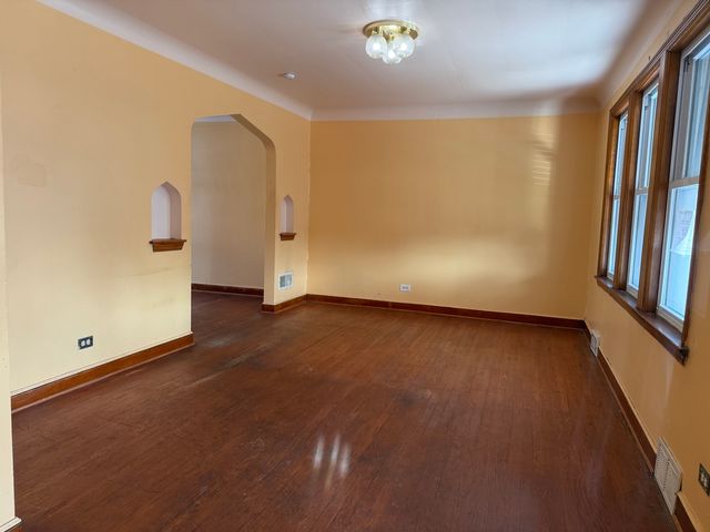 9134 S paxton Avenue, Chicago, IL 60617