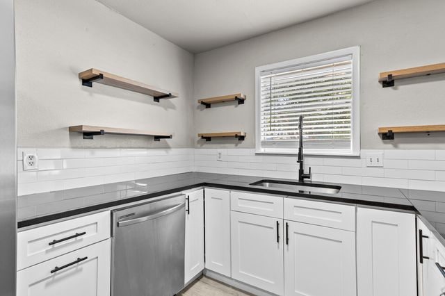 1700 Laurel Lake Drive, Waco, TX 76710