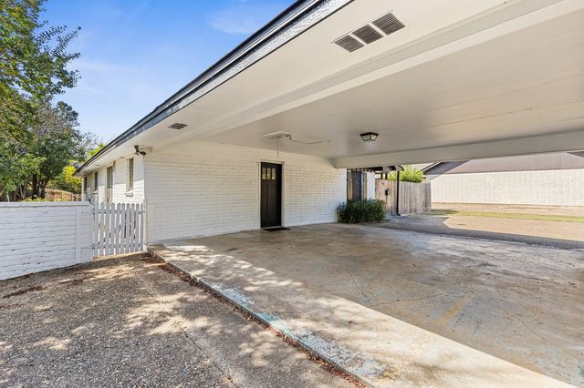 1700 Laurel Lake Drive, Waco, TX 76710