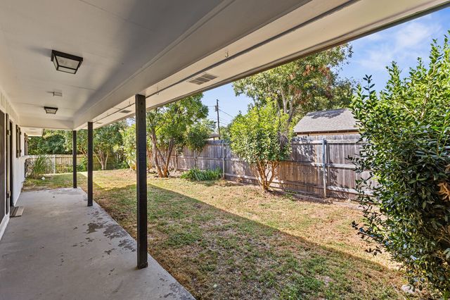 1700 Laurel Lake Drive, Waco, TX 76710