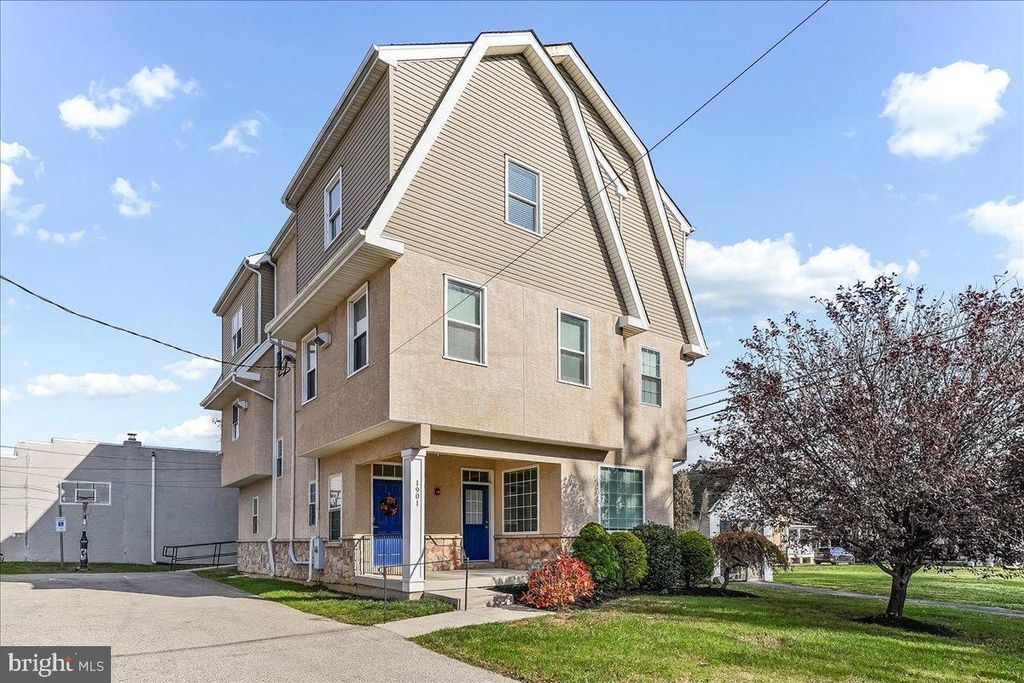 1901 PENNVIEW RD, Havertown, PA 19083
