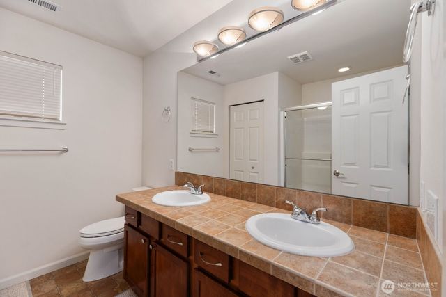 207 Edmonds Place NE, Renton, WA 98056