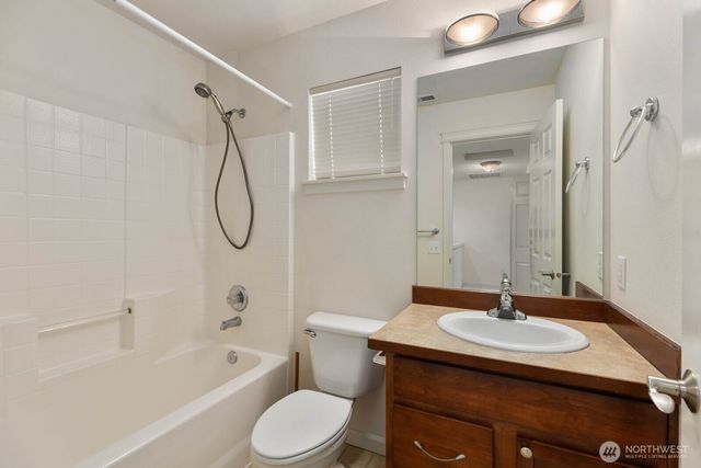 207 Edmonds Place NE, Renton, WA 98056