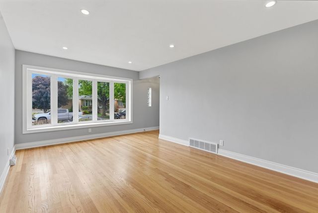 6022 W 64th Street, Chicago, IL 60638