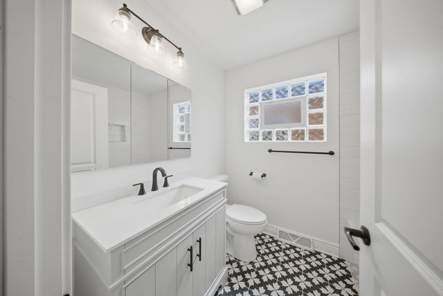 6022 W 64th Street, Chicago, IL 60638