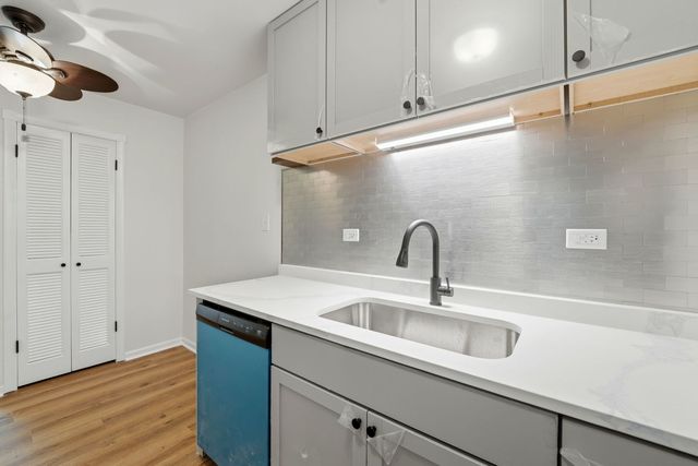 850 E Old Willow Road 108, Prospect Heights, IL 60070