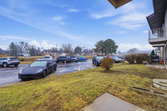 850 E Old Willow Road 108, Prospect Heights, IL 60070