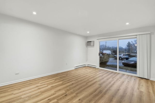 850 E Old Willow Road 108, Prospect Heights, IL 60070