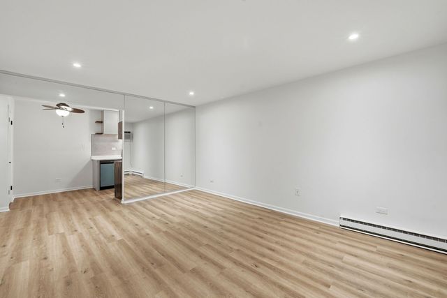 850 E Old Willow Road 108, Prospect Heights, IL 60070