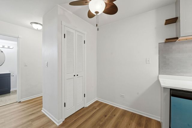 850 E Old Willow Road 108, Prospect Heights, IL 60070